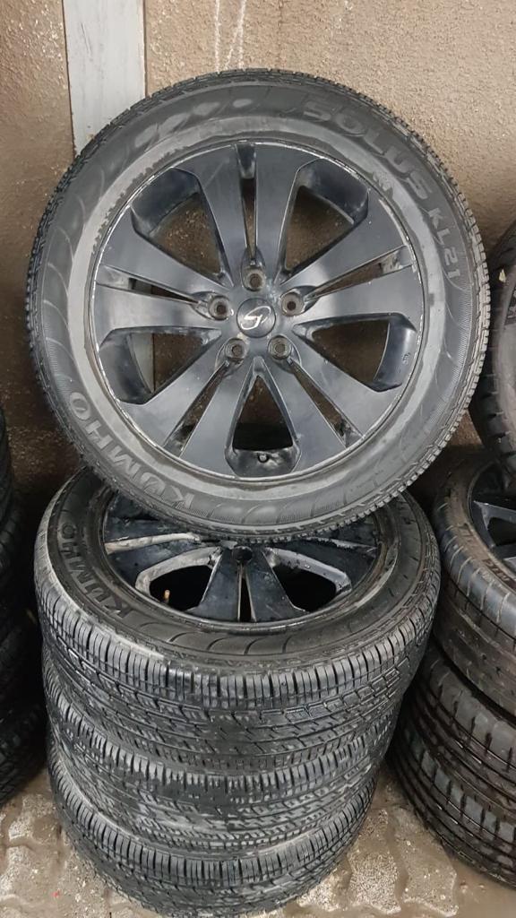 Preowned: Genesis Wheels