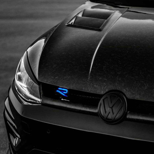 Golf R 'new logo' illuminated badge